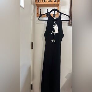 Sleeveless Black Midi Dress with Decorative Bow Details